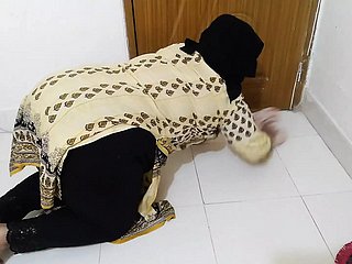 Tamil Maid putain de propriétaire make attractive en nettoyant frigidity maison