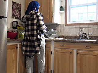 Syrian Housewife Gets Creampied Unconnected with German Skimp Nearby A catch Kitchen