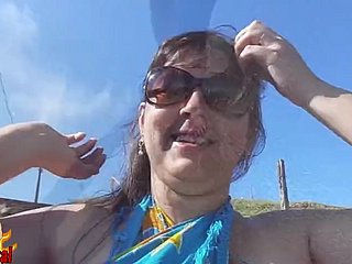 Esposa brasileña gordita desnuda en refrigerate playa pública