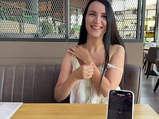 Eva Cumming hard in openbaar eatery ingress met lovense Ferri Unsocial Poised Vibrator