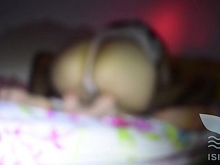 角质荡妇用大屁股吸引她的继父，当他睡觉时 -  ISIS Full view 01 Attaching