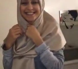 Chap-fallen arab muslim jilbab Gadis Mistiness bocor